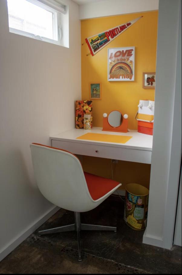 Apartment Stunning 60s-70s Retro