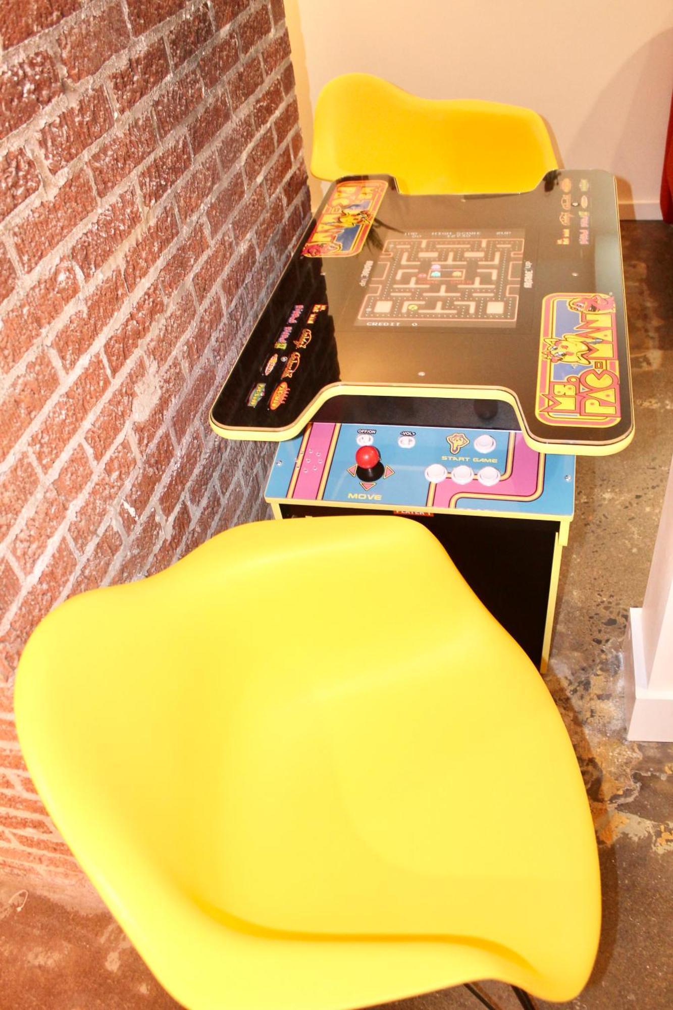 Apartment Stunning 60s-70s Retro