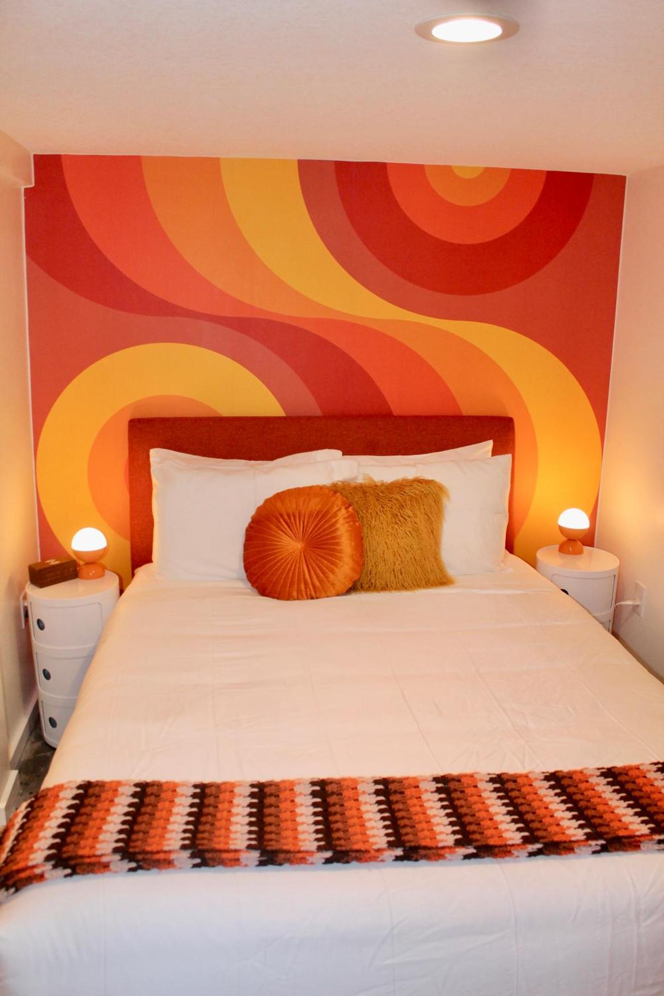 Apartment Stunning 60s-70s Retro